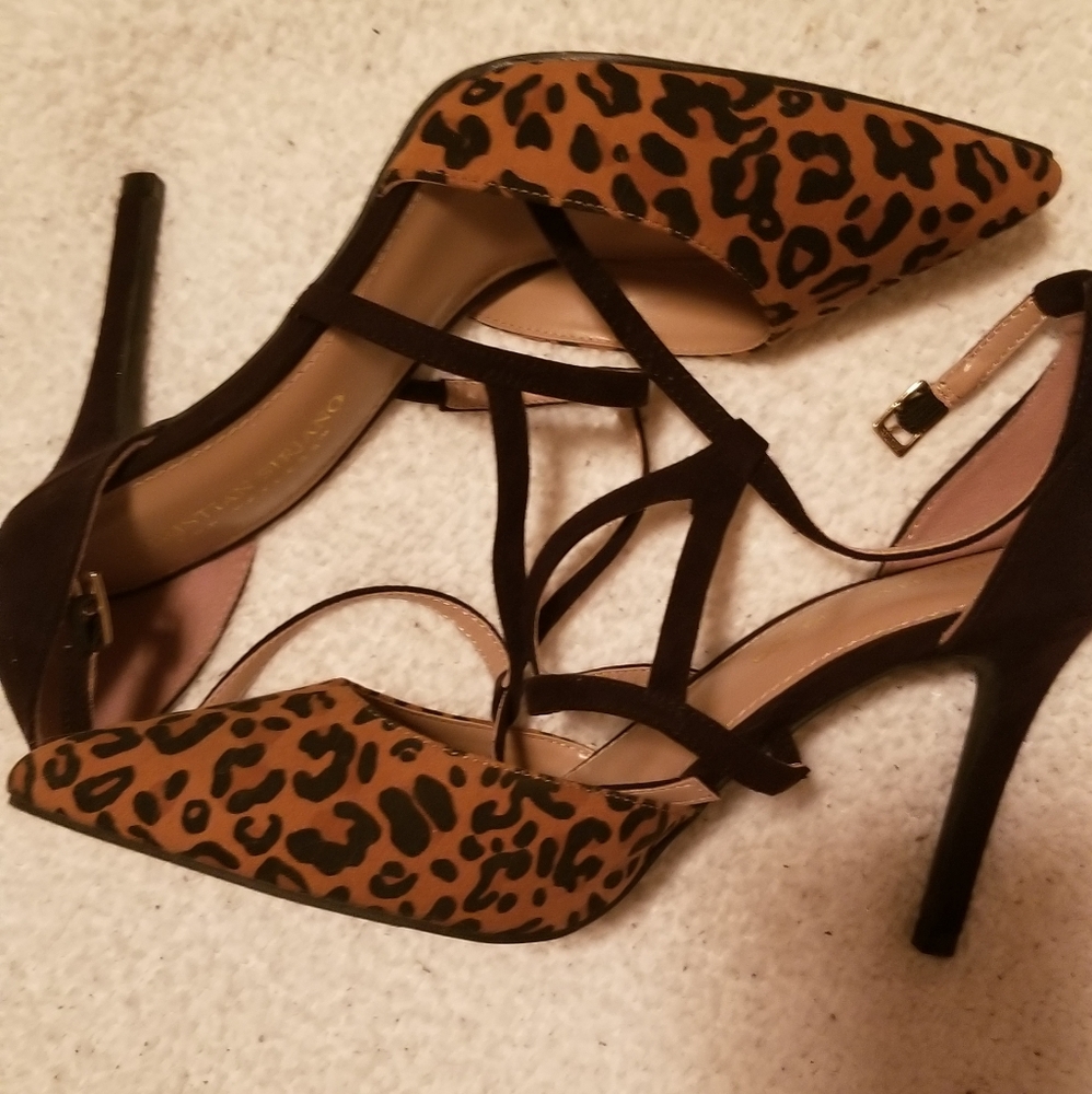 Womens suede pumps